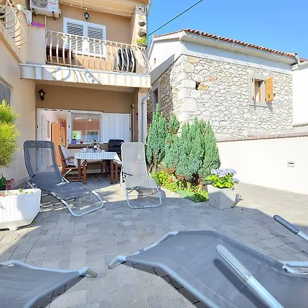 Karla & Marija Apartman Petrčane