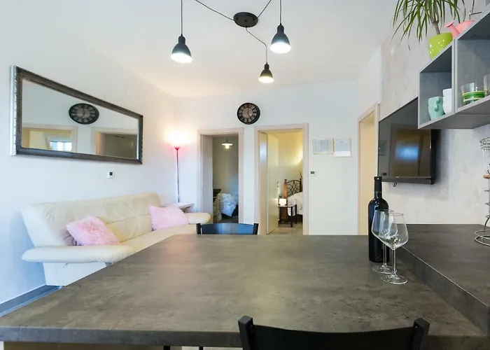 Karla & Marija * 돈제페트레케인